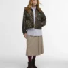 Anorak ciré à imprimé léopard Barbour x GANNI