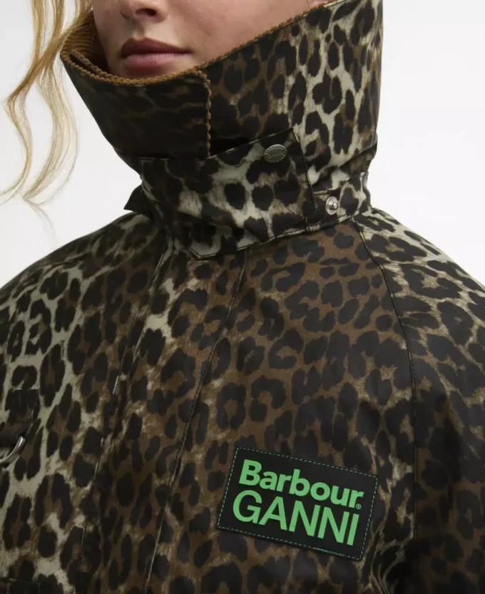 Anorak ciré à imprimé léopard Barbour x GANNI