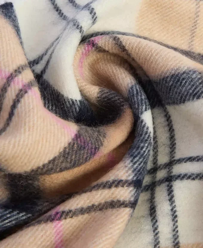 Écharpe Serena Tartan en laine d’agneau Écharpe Serena Tartan en laine d’agneau